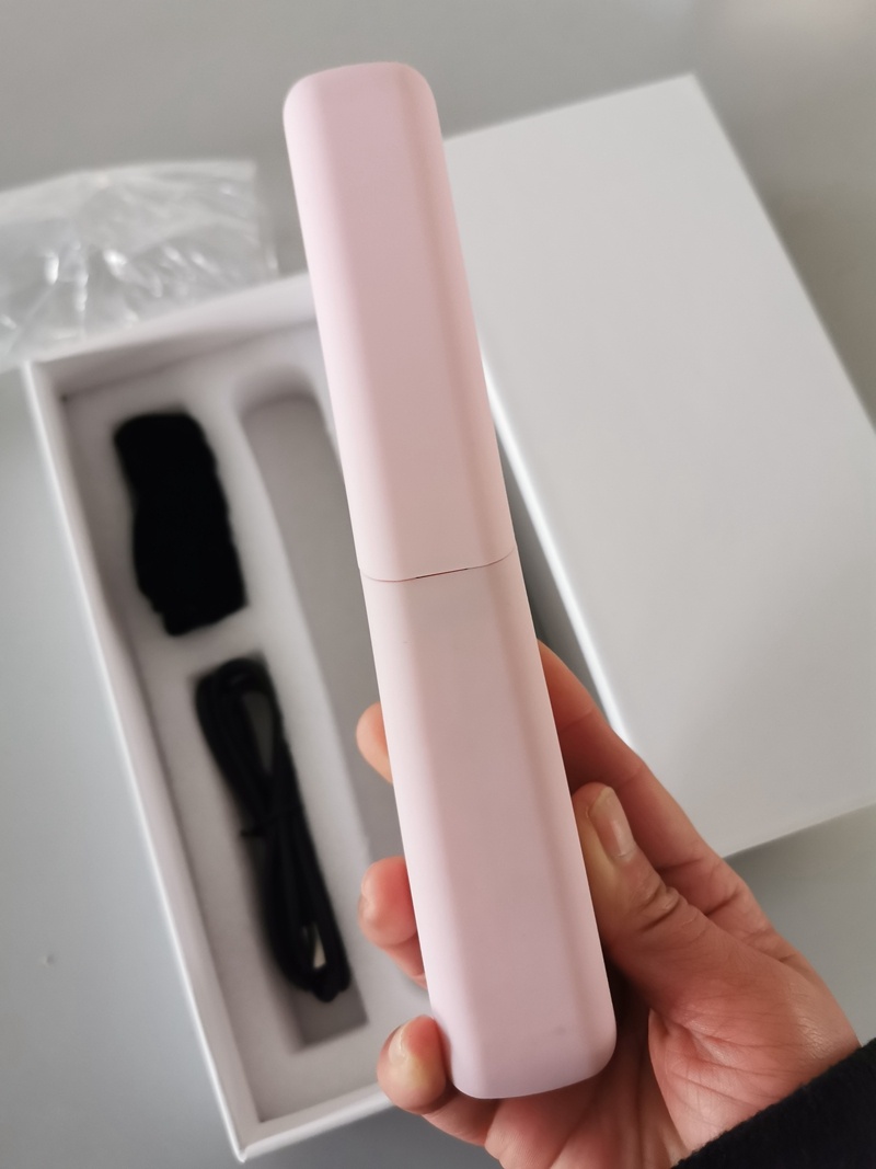 Cordless rechargeable hair straightener brush